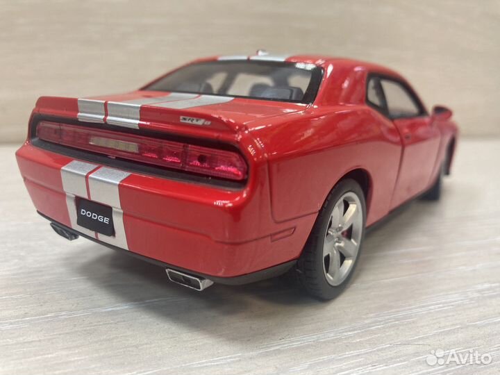 Модель автомобиля Dodge Chalenger 2012 1:24