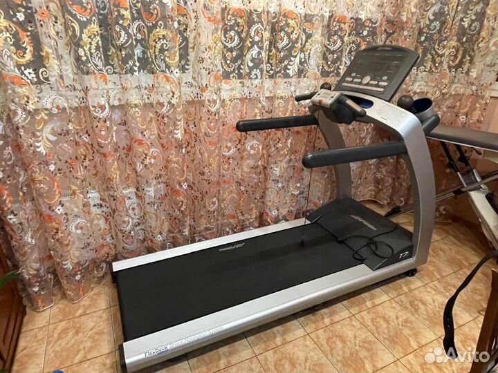 Беговая дорожка Life fitness T7