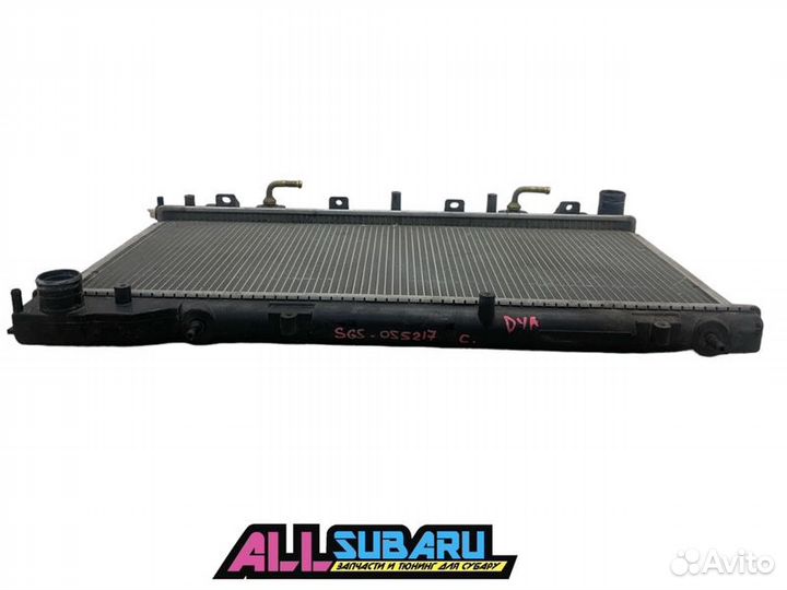 Радиатор охлаждения двигателя Subaru Forester SG5