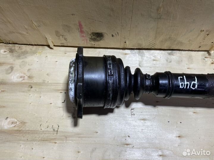 Приводной вал левый Audi A6 C5 2,4 бензин АКПП P49