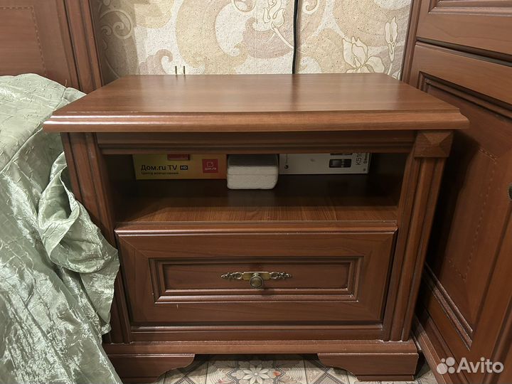 Тумба прикроватная