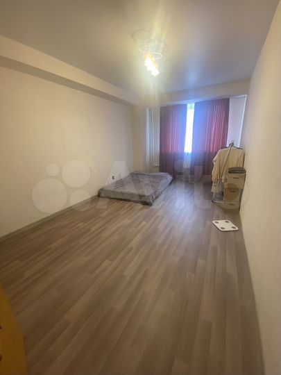3-к. квартира, 90 м², 2/6 эт.