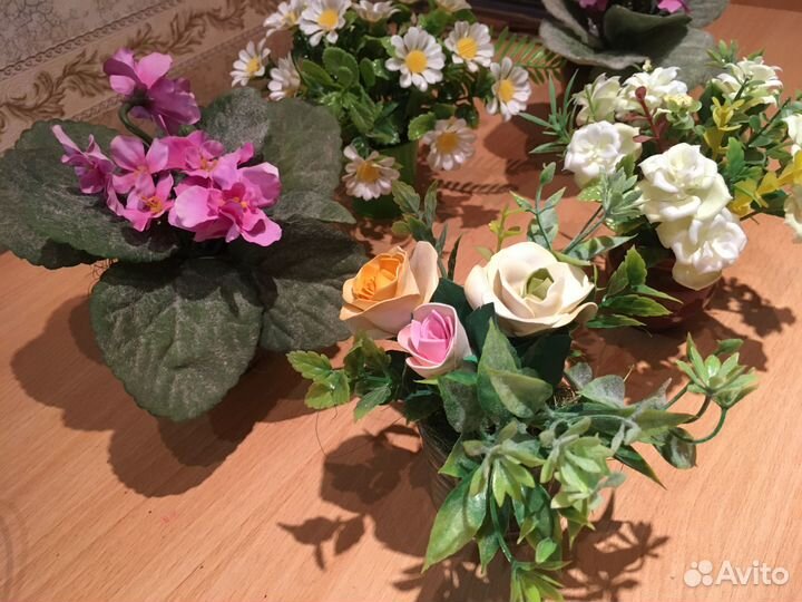 Искусственные букетики в горшочках