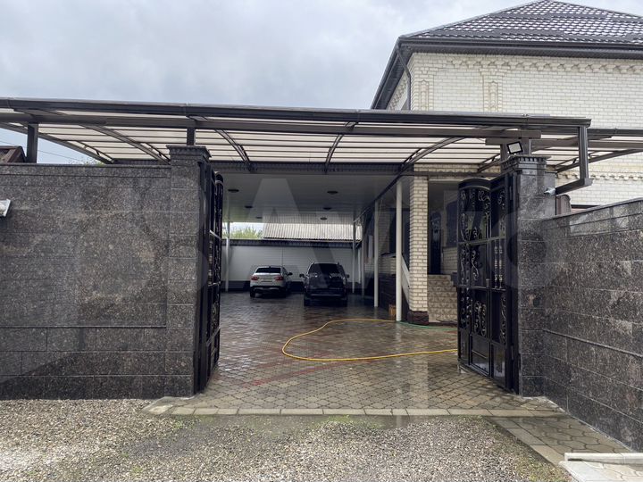 Дом 298 м² на участке 7 сот.