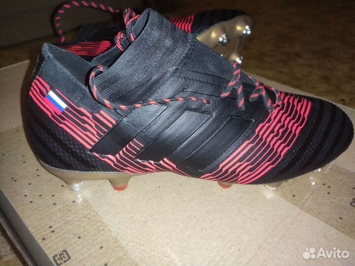 Новые игровые бутсы игрока фк Локомотив Москва