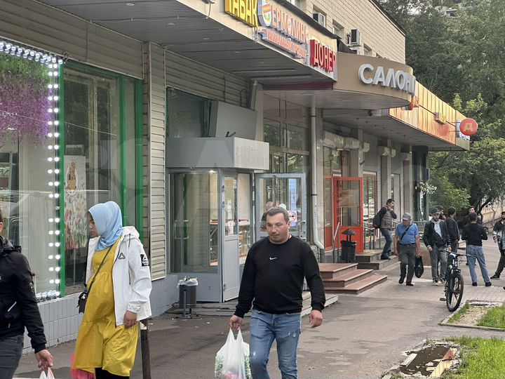 Сдам отдел в гастрономе под рыбу, цветы, кофе