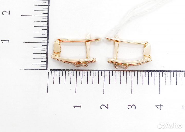 Серьги с синтетическим камнем Золото