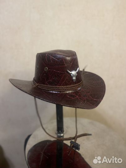 Ковбойская шляпа с логотипом буйвола и перо фазана