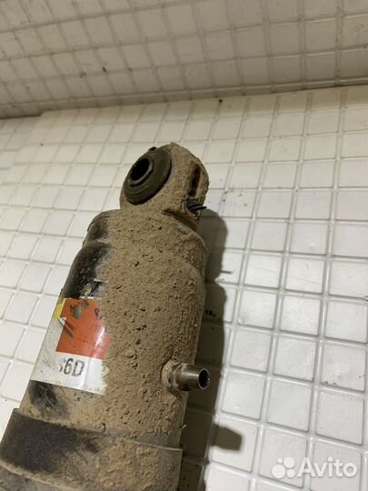 Амортизатор задний левый Cadillac Escalade 3