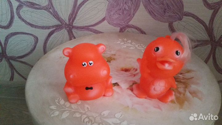 Яркие резиновые игрушки