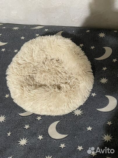 Лежанка для кошек или собаки