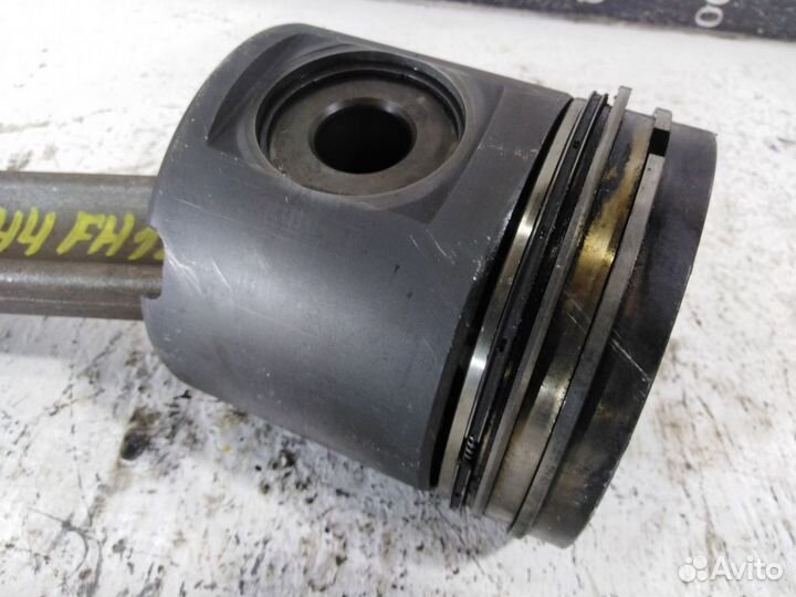 Поршень с шатуном Вольво