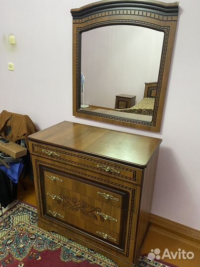 Спальный гарнитур