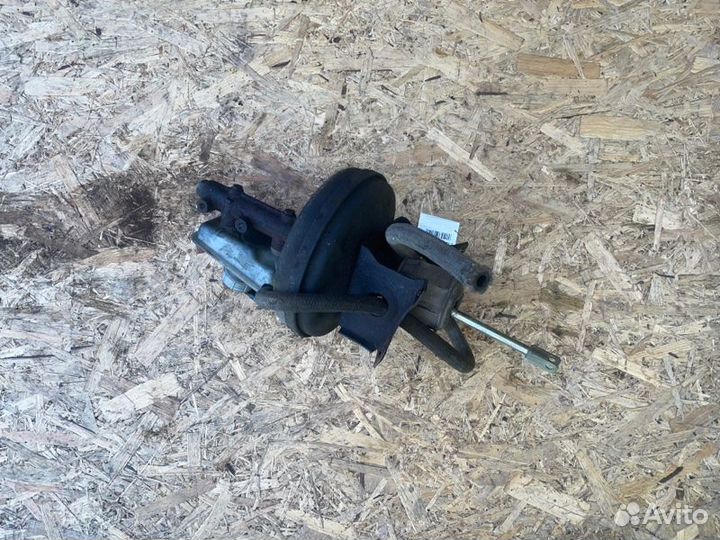 Вакуумный усилитель тормозов с главным тормозным