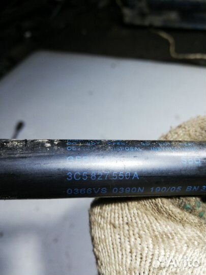 Амортизаторы багажника Volkswagen Passat B6 2.0