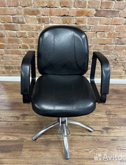 Парикмахерское кресло