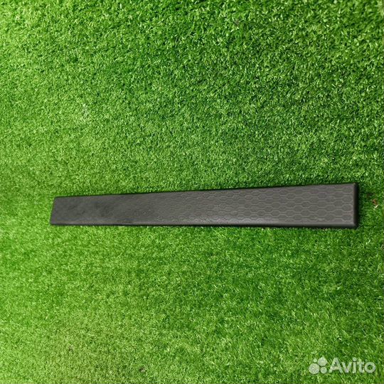 Накладка внутренняя на порог передняя левая