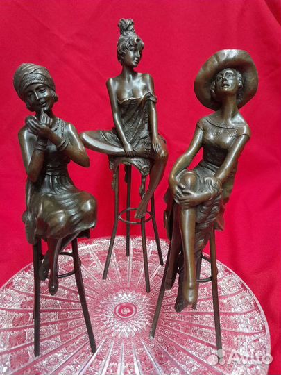 Статуэтка бронзовая Франция