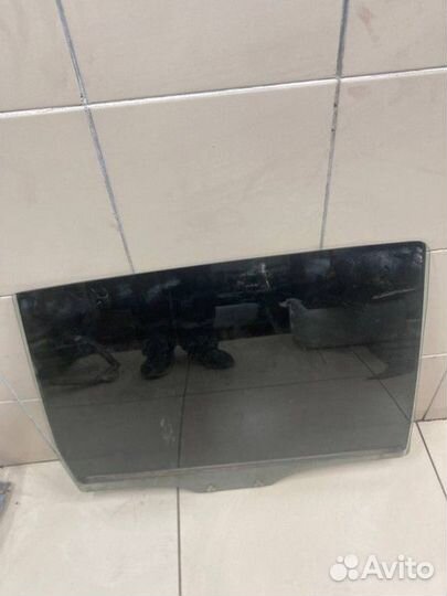 Стекло двери заднее правое