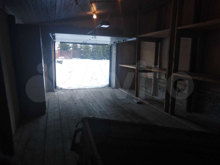 Гараж, > 30 м²