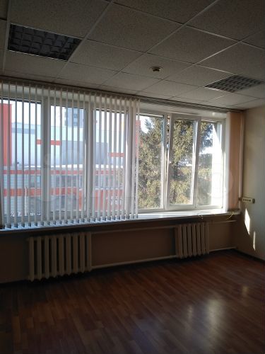 Офис в бц на ул.Фабричная, 4 этаж. 27 м2 - без ком