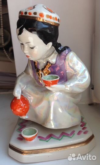 Фарфоровая статуэтка Маленькая хозяйка Дулево