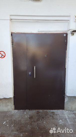 Тамбурная дверь