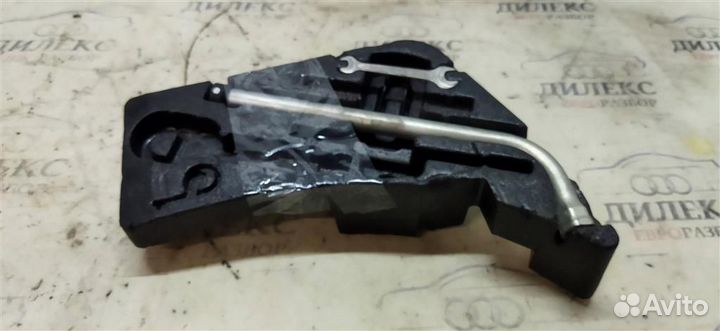 Ящик для инструментов Audi Q7 2005