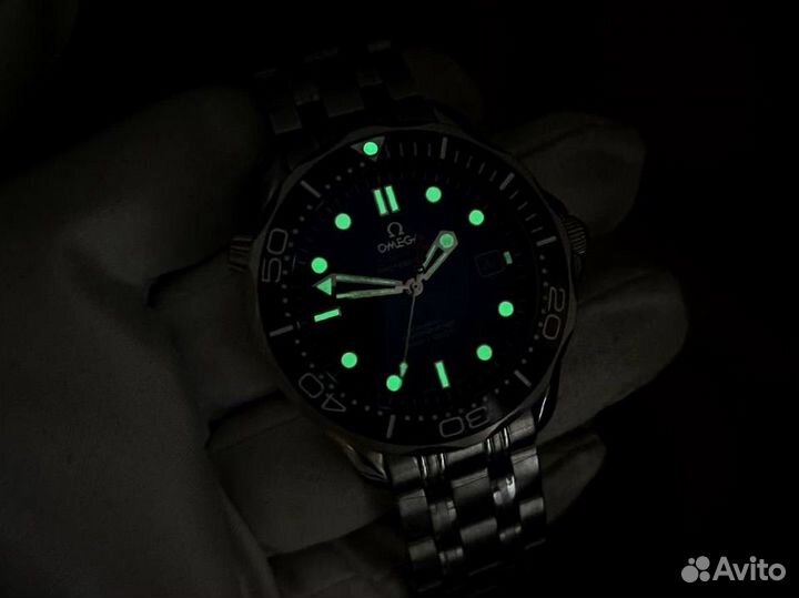 Механические часы Omega James Bond