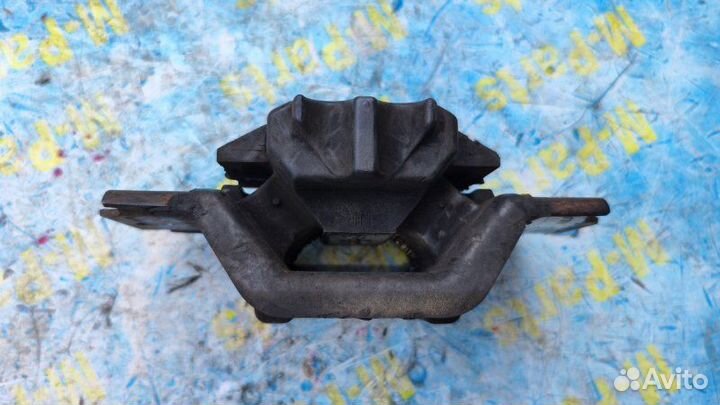 Подушка кпп Mazda Demio DY3W