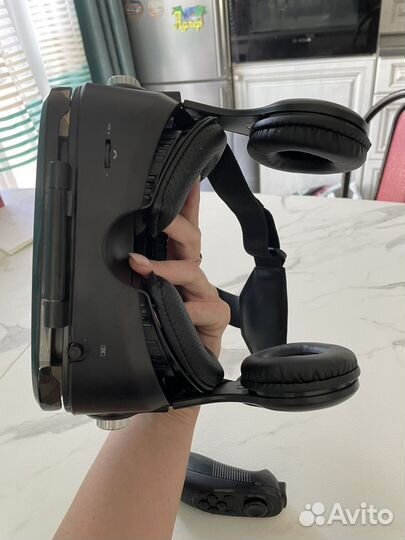 Очки виртуальной реальности с пультом