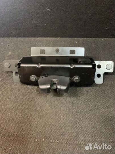 Замок крышки багажника Peugeot 208