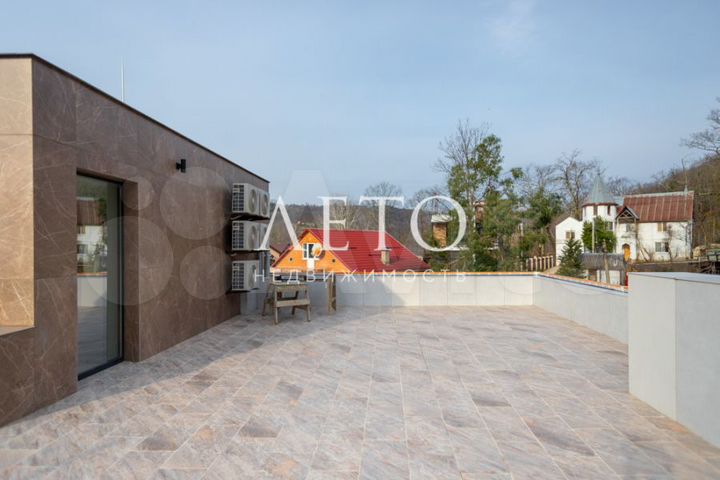 Коттедж 350 м² на участке 7 сот.