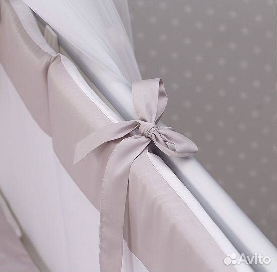 Бампер со съемным чехлом на детскую кроватку