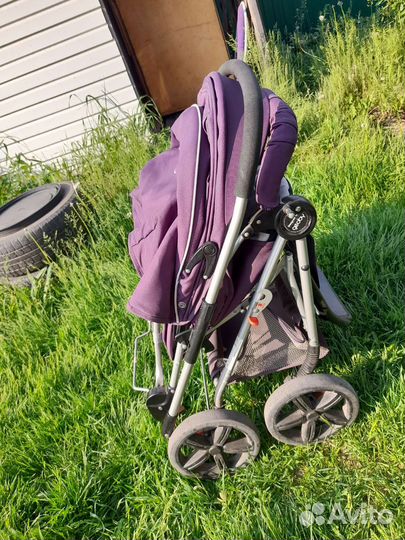 Прогулочная коляска с перекидной ручкой