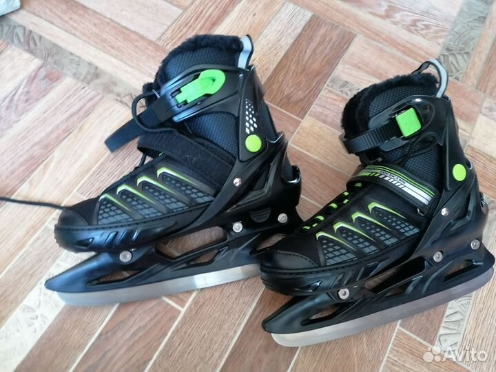 Коньки хоккейные