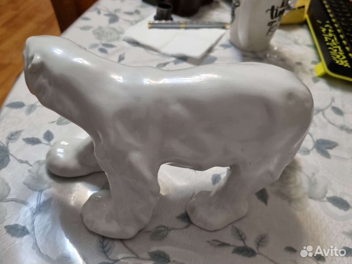 Статуэтка белый медведь