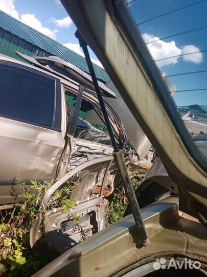 Амортизатор багажника Toyota Avensis 1