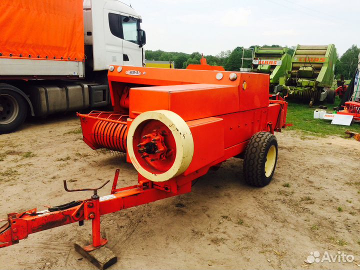Пресс-подборщик John Deere 330, 2001