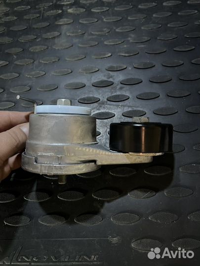 Натяжитель ремня генератора Santa fe 3 dm