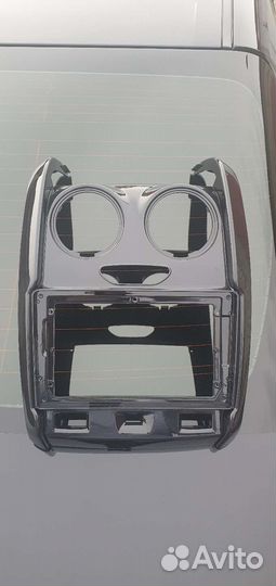Продам рамку магнитолы рено дастер