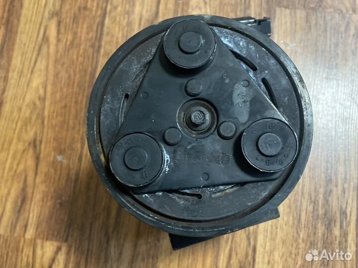 Компрессор кондиционера Hyundai Grand Starex D4CB