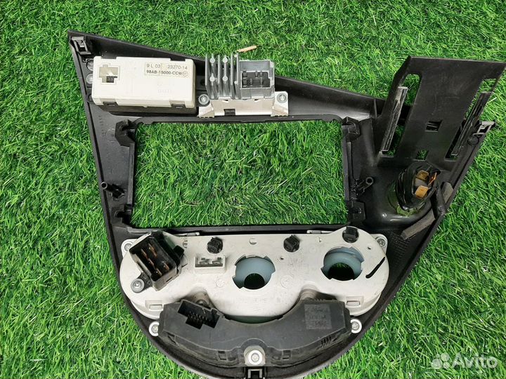 В наличии: Рамка магнитолы для Ford Focus 1