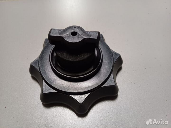 Болт крепления запасного колеса VAG 1K0803899B