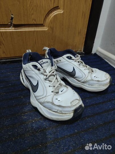 Nike Air Monarch