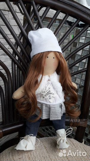 Кукла ручной работы с одеждой