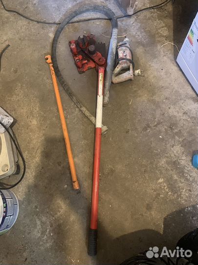 Вибратор для бетона и ключ для арматуры