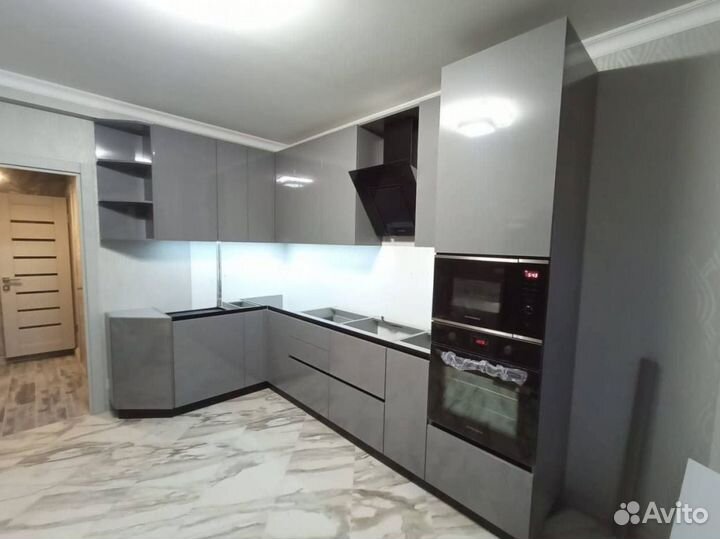 Кухня с антресолями артикул 87640