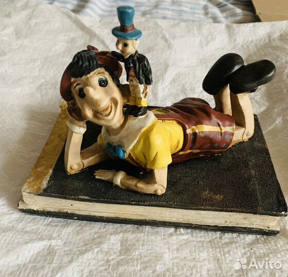 Статуэтка клоуны из камня