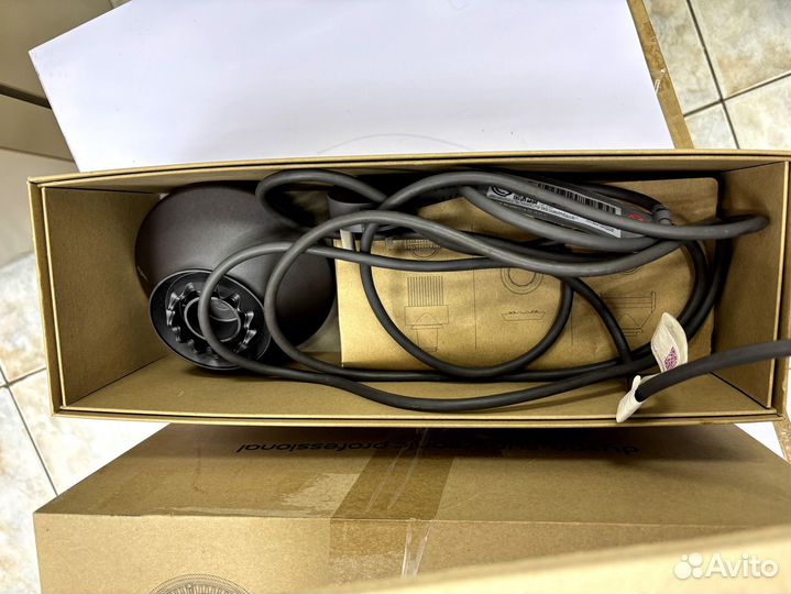 Фен Dyson Supersonic